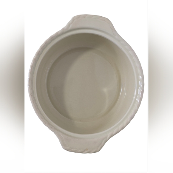 Roscher & Cie. 3-Quart Round White Ceramic Covered Casserole Dish - Picture 4 of 7